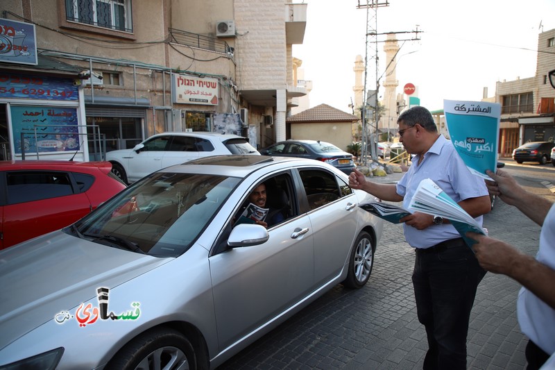 فيديو: وسط إقبال كبير .. الاستاذ وليد طه والاستاذ عادل عامر وكوادرهم داخل القائمة المشتركة يوزعون نشرتها الأولى ودعوة لمهرجان السبت